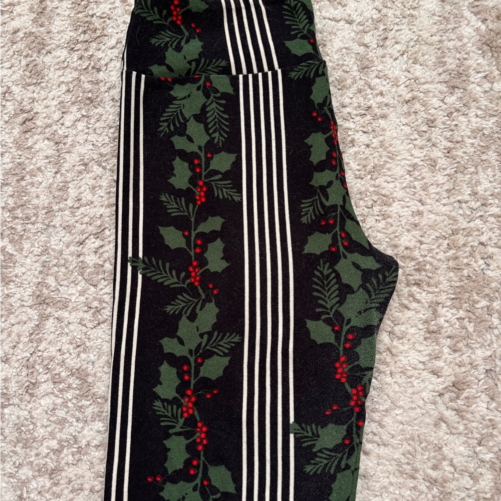 LuLaRoe Black and Green Holly Leggings